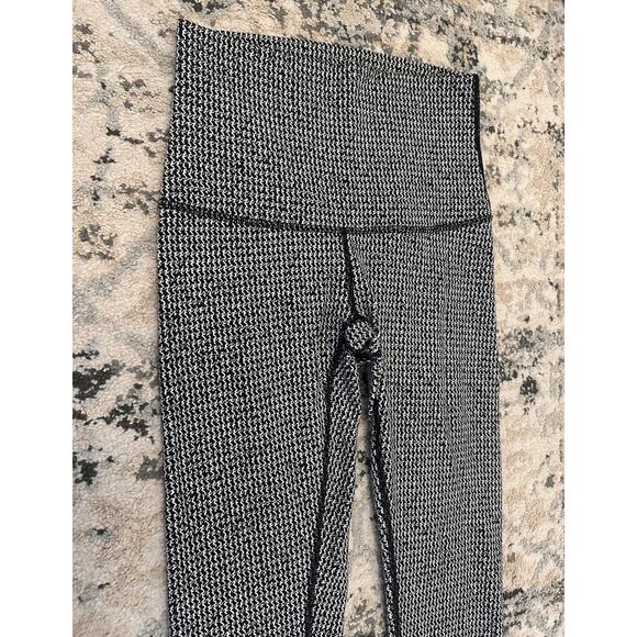 Lululemon Women’s Houndstooth Black White Athletic Leggings Size 4 31” Inseam - Picture 2 of 6